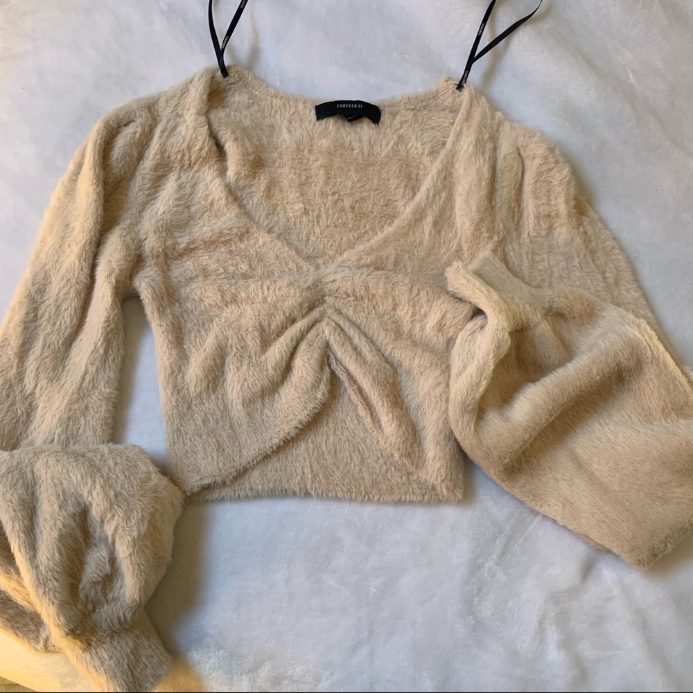 Cute long sleeve crop top very soft